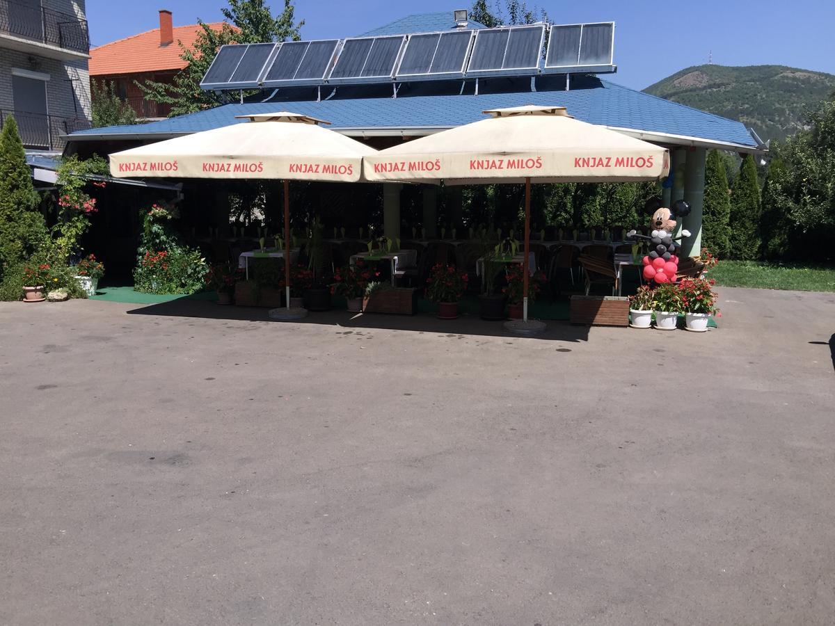 Bed & Breakfast Karavan Raška 外观 照片